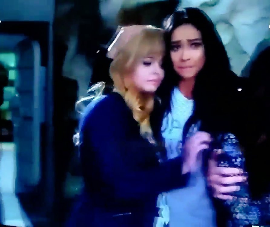 Clastweet's tweet image. Si ma io di questo passo la supero fra 20 anni eh.

#Emison #EmisonEndgame #PLLFinale #PLLGameOver