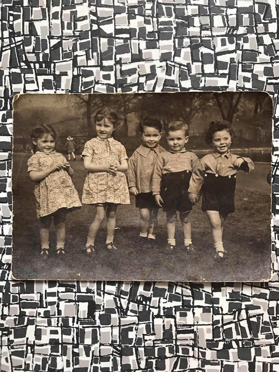 It's Friday night people, the weekend is here. Own it like the kid on the right!!! #friday #ownit #se23 #se26