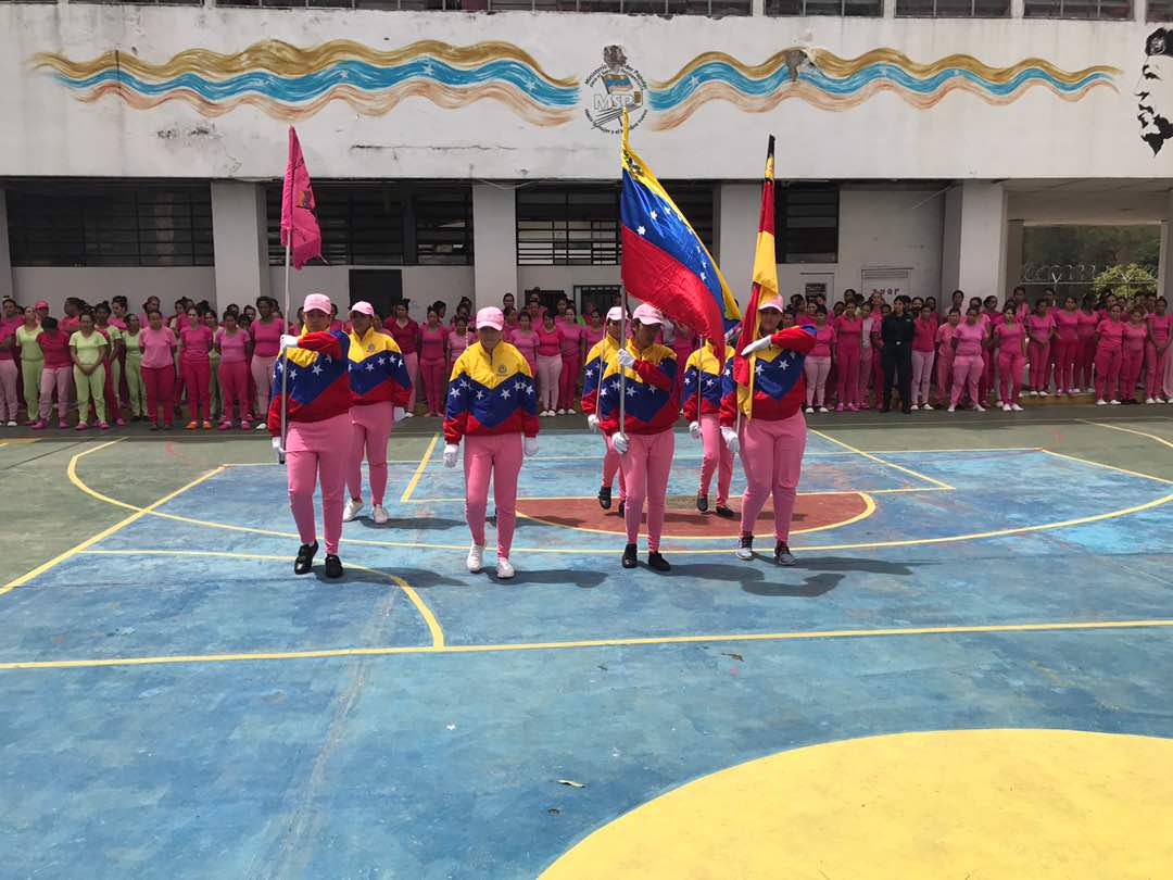 ler1972's tweet photo. #SomosVenezuela entrega de tarjetas hogares de la patria con la ministra @mirelct #INOF .@mspenitenciario @francox44 @jmvm21 @YipsiH https://t.co/TkFq94tk6O