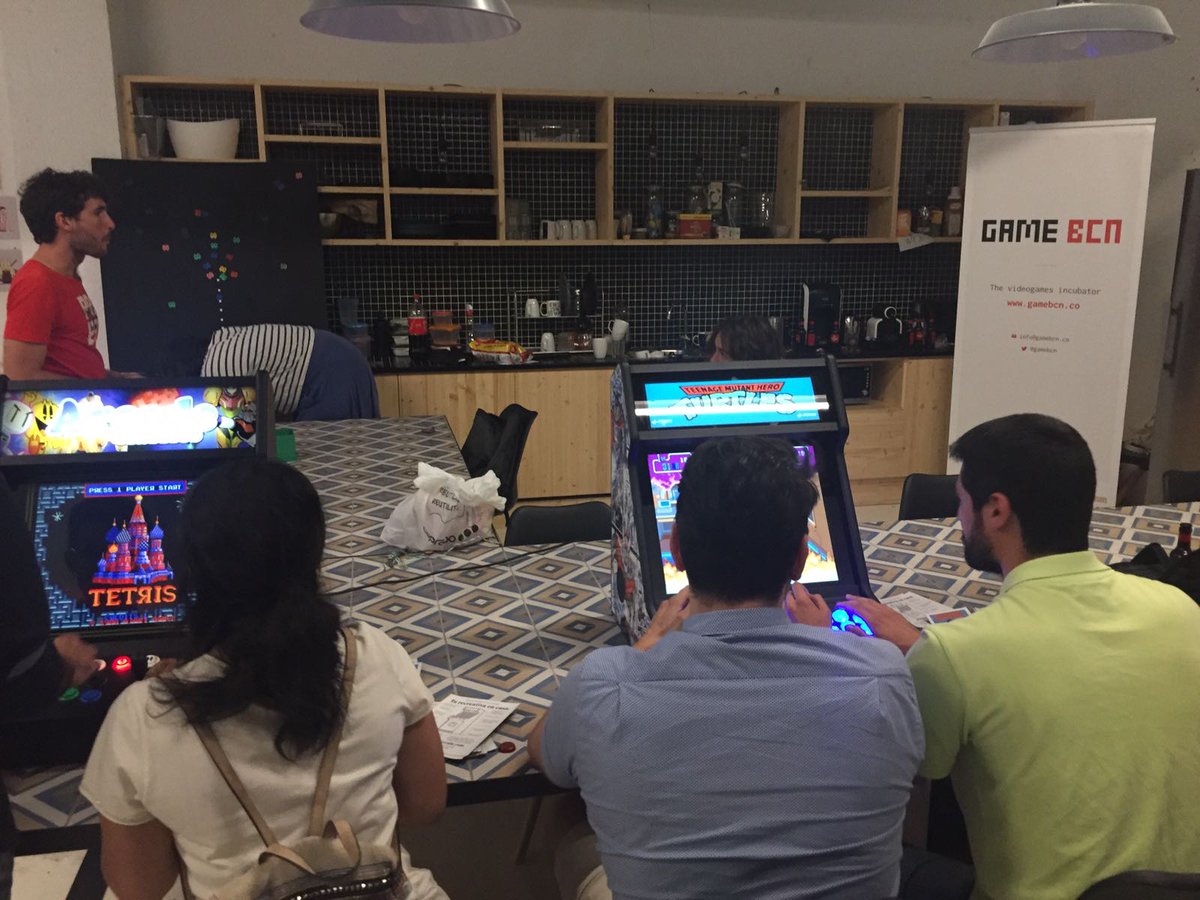 gamebcn's tweet photo. Patrocinamos el @retrogamingbcn!! Disfrutando del #pixelart y el #retrogaming más cool :) https://t.co/yf1PQXnOZP