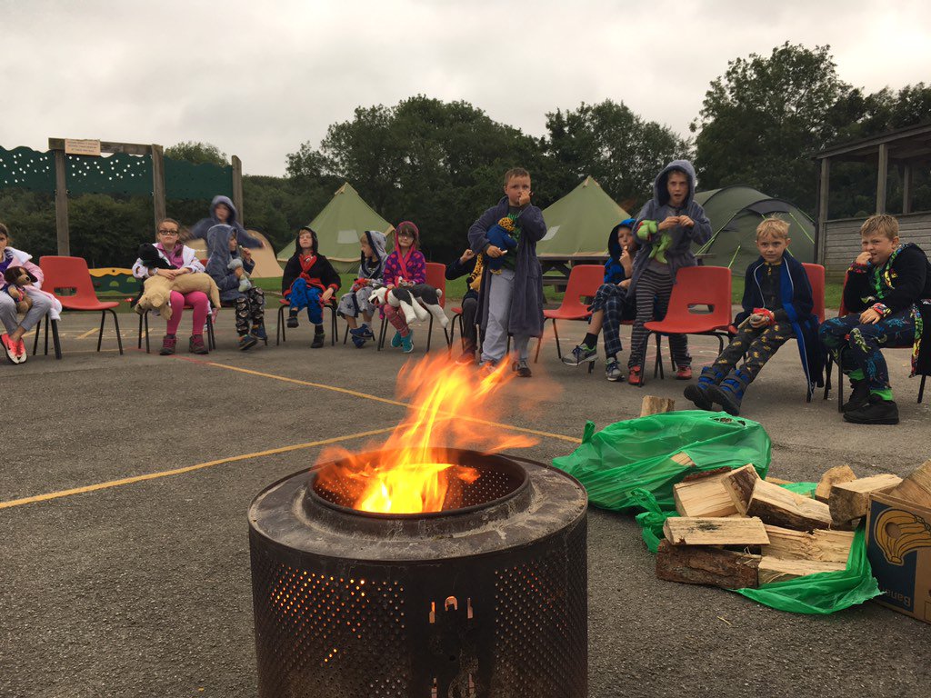 BobbieWatson11's tweet photo. @austhorpeschool songs round the campfire 🔥 https://t.co/FQBQqhUMW5