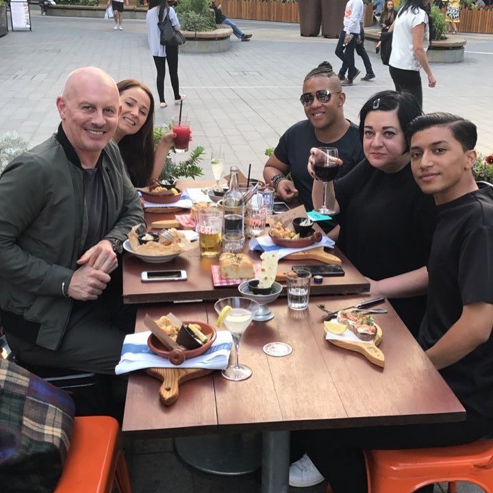 MMCL_LDN's tweet image. Cheers to the weekend from Team @mmcl_ldn ✨🥂🍾🥂✨
#distributionexperts #luxury #experts #haircare #cosmetics #skinca… ift.tt/2sptaQm