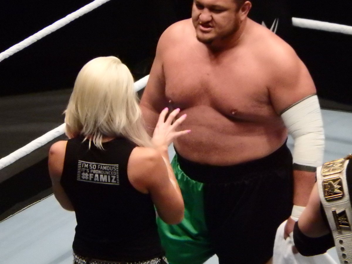 MOuelletCentral's tweet photo. Some #WWETokyo Candids -https://t.co/jNrBBQEnLq (Credit to @takkeyaan) #Maryse #Miz #ItCouple https://t.co/96OYnI7Nd4