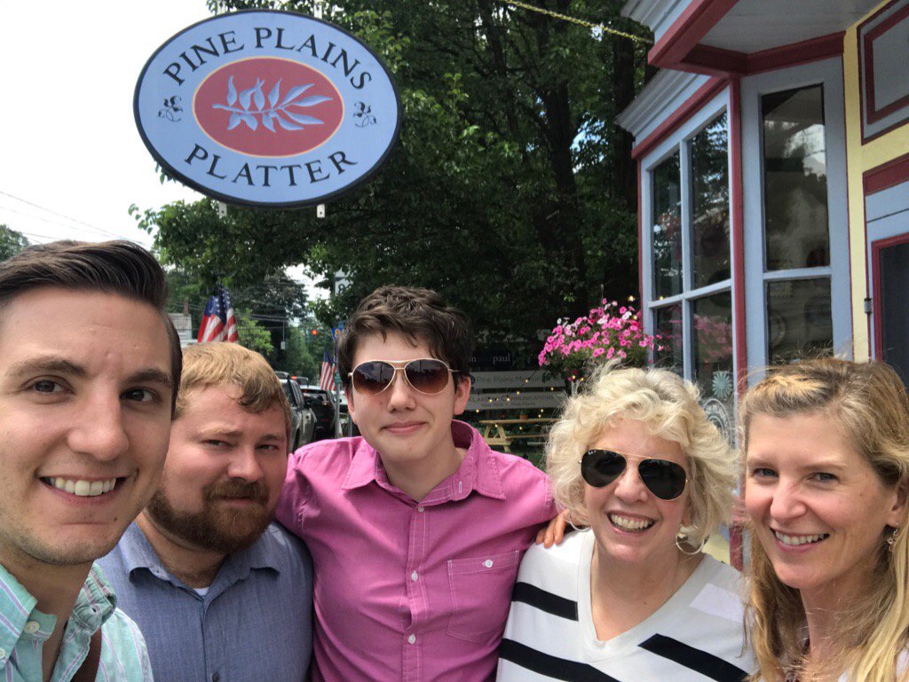 dinerdialogues's tweet photo. A great #DinerStop in @PinePlains Farewell & #Goodluck to @BillyWestside17 last day with #teamDidi #ILoveMyDistrict https://t.co/o7fVwWYOn8