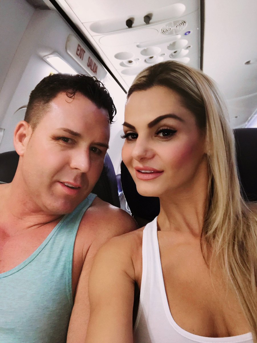 SurrealVegas's tweet photo. Just arrived in the Chi for the #4thofjuly weekend with this hottie #PRSYM tonight and Boat Party ๐Saturday be good to see my chi friends https://t.co/zTu9nskrvi