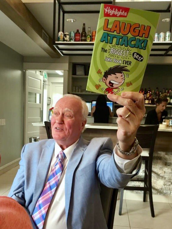 QSR met <a href="/X1Xrestaurant/">19restaurant</a> to thank outgoing Pres Stewart for his leadership (jokes not included) <a href="/rotary7070/">Rotary District 7070</a> #Rotary