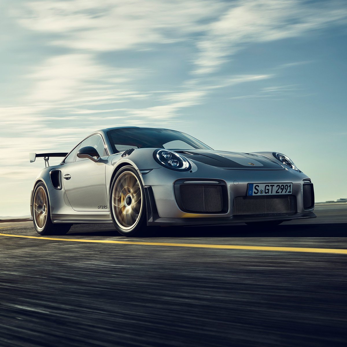 Porsche tweet media