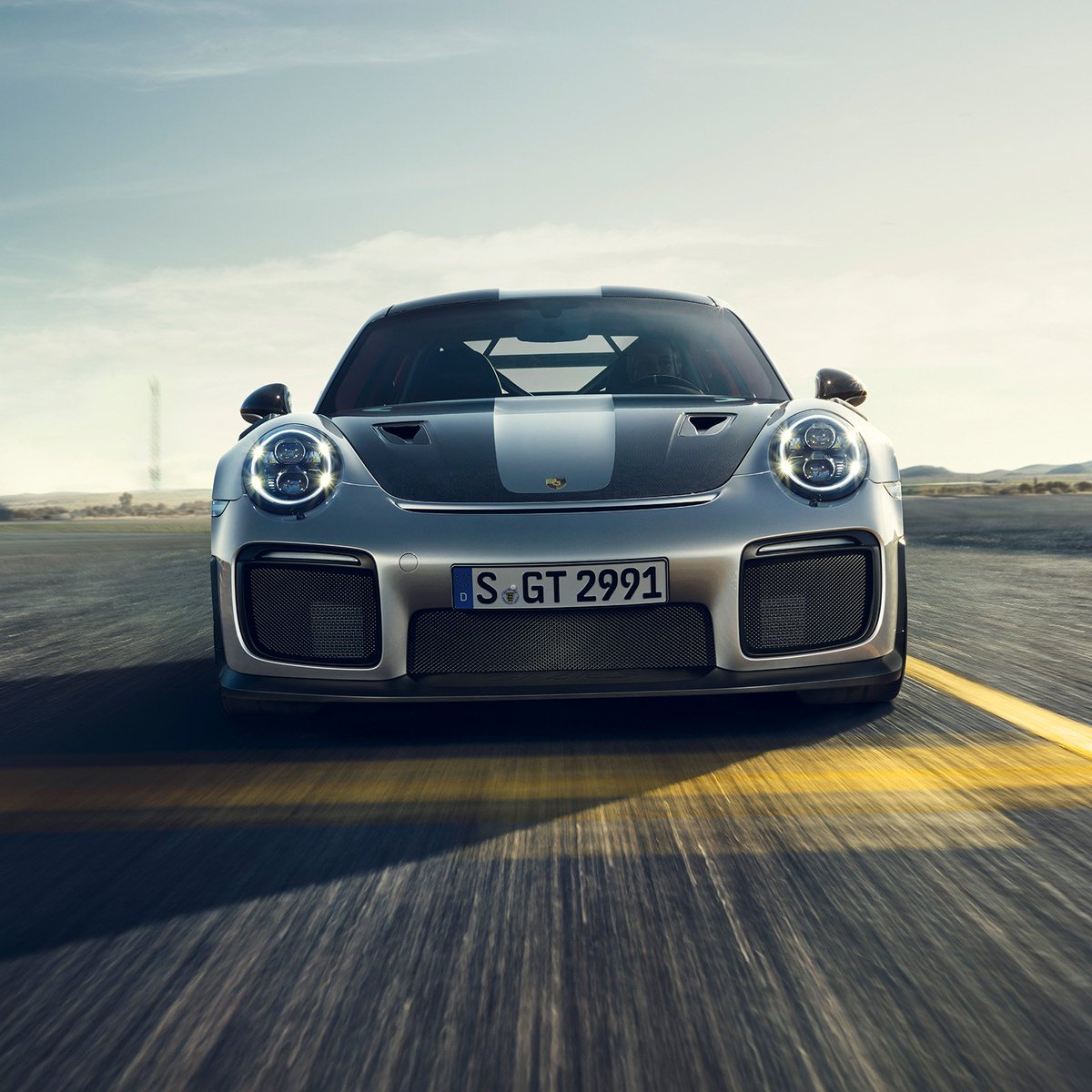 Porsche tweet media