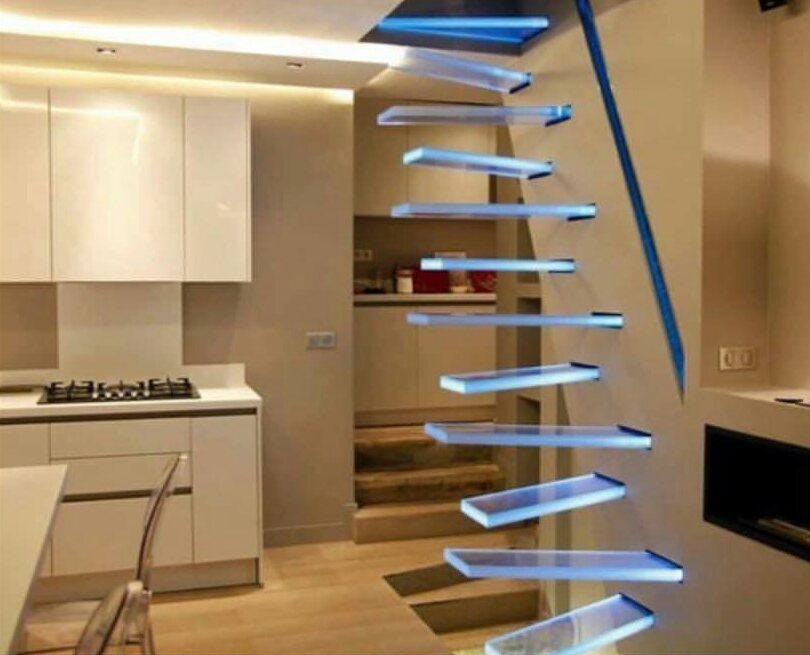 ZombieRiot's tweet photo. When you want to go downstairs, but also want to die. 😂😱⚰️ #horror https://t.co/o9VAC2GVxT