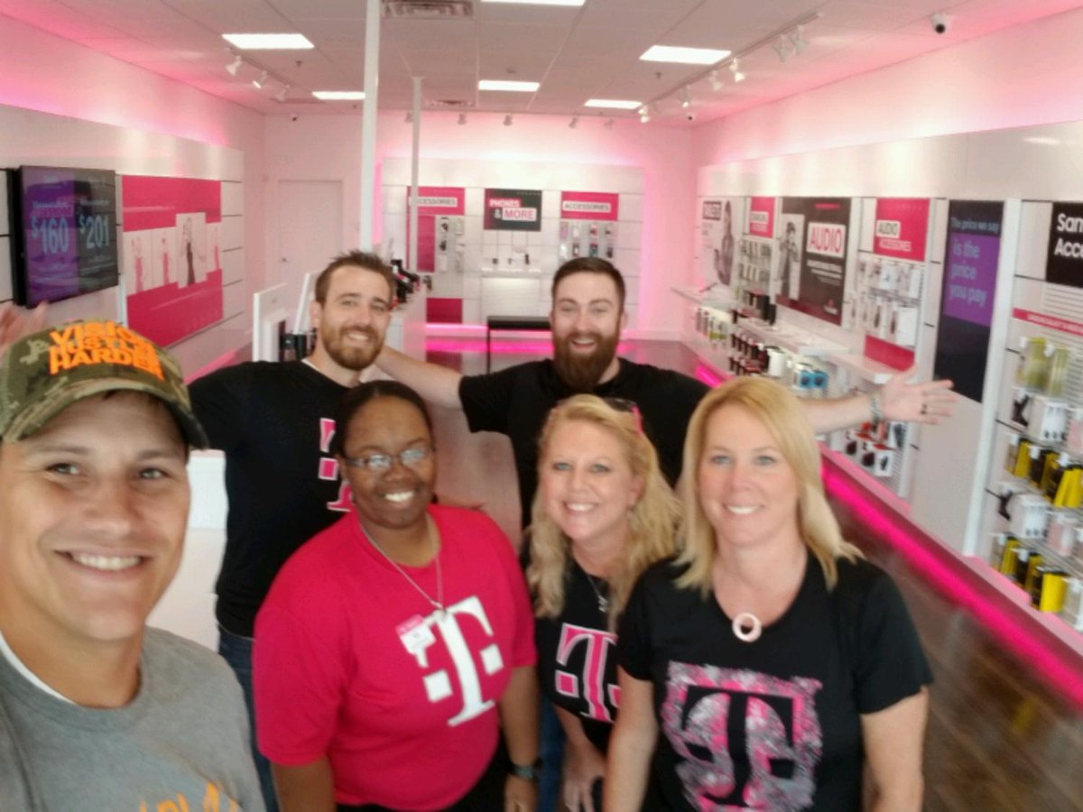 Here we grow again... New Alton Store is offically open! <a href="/WirelessVision/">Wireless Vision</a>