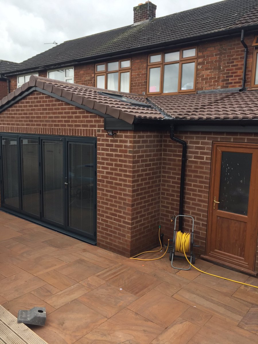 JVA_BUILDERS's tweet image. Rear extension complete,, with Ally bi folds  #builders #merseyside
