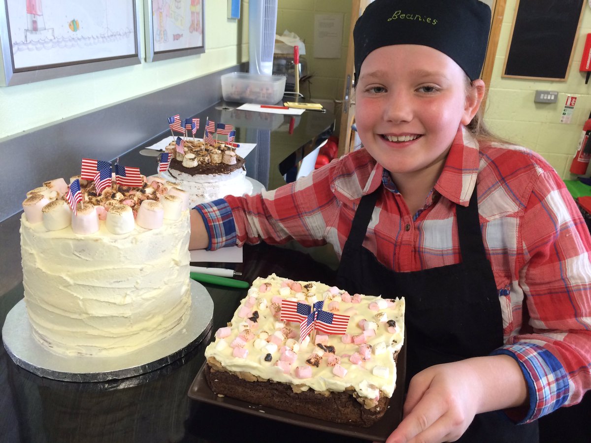 BeaniesClub's tweet photo. Brilliant bake off...all the cakes were amazing. Thank you all for coming and supporting us today 😊 https://t.co/2MB4YtRGqA