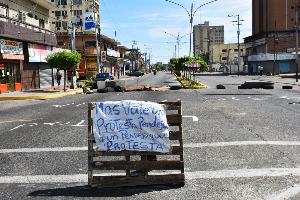 VPLagunillas's tweet photo. #Lagunillas Estamos dando muestra de como se paraliza un municipio a través de la planificación y la organización, estamos en desobediencia https://t.co/WbgtNAuZzV