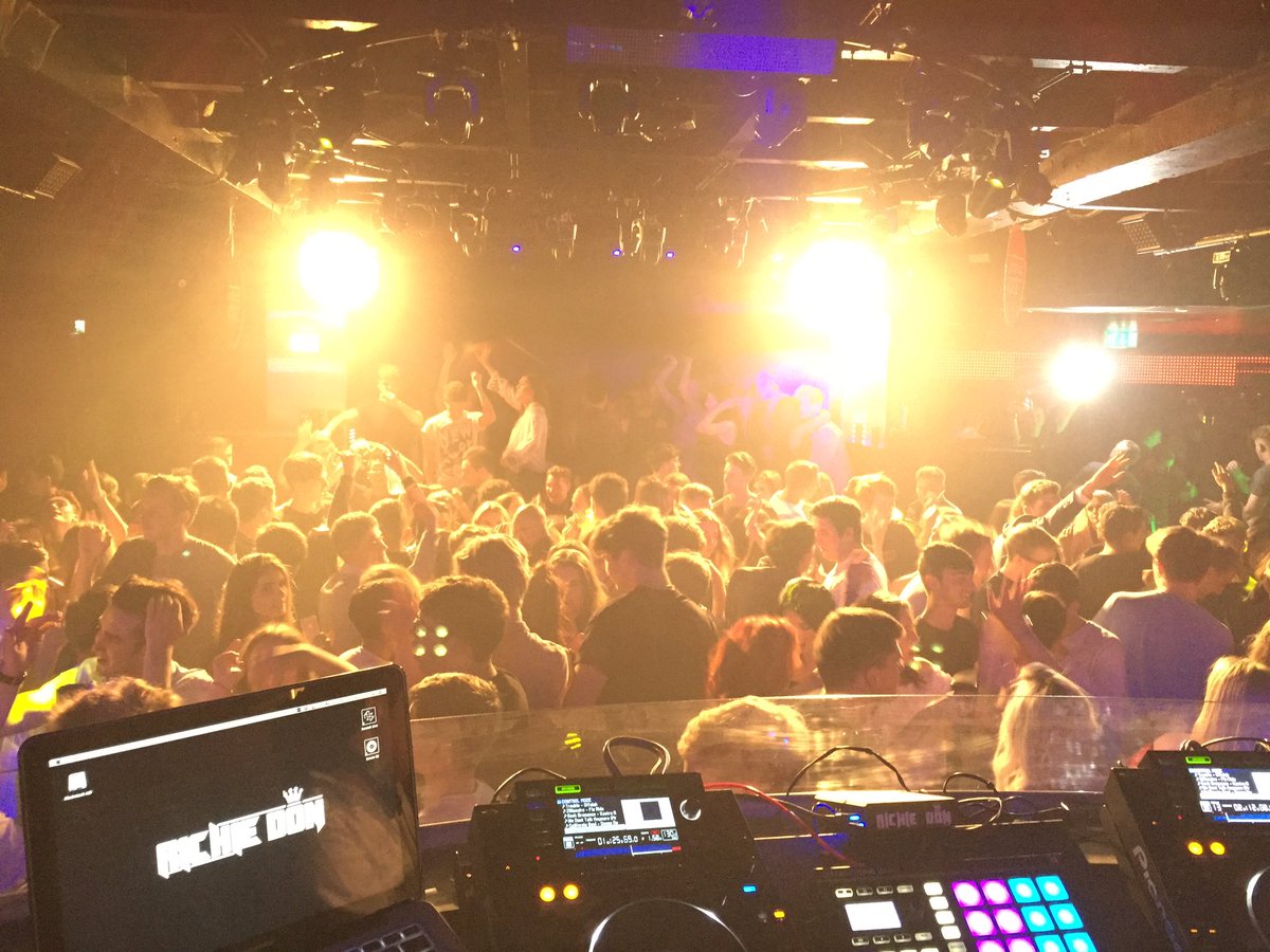 Cheeky real time snap of where we are at... <a href="/3PartyFridays/">FreePartyFriday</a> #southend #clubbing join us...💥❤️👌