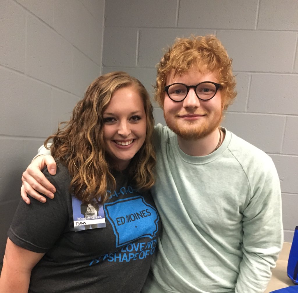 TheIATeam's tweet photo. IT HAPPENED!! @edsheeran has the shirt!! I can't thank you enough @KISS1075 (Dylan &amp; Jen &amp; Rick)!! 💙💙💙 #EdMoines #1075EDFM https://t.co/sPr9fpnHmn