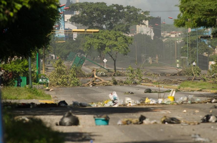 notipromar's tweet photo. Usuarios reportan cierre de vías en la Av. Libertador de Barquisimeto. Recomendamos tomar previsiones. Vía @lsimancas #PromarTv https://t.co/V4Au5mH0FJ