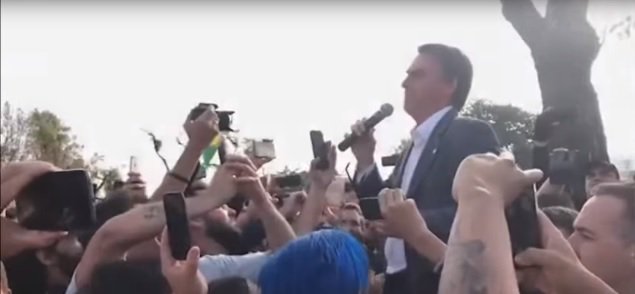 folha's tweet photo. 'Sou capitão do Exército, minha especialidade é matar', diz Bolsonaro em Porto Alegre https://t.co/N7R8aRwdxF https://t.co/D8FeYbnf8E