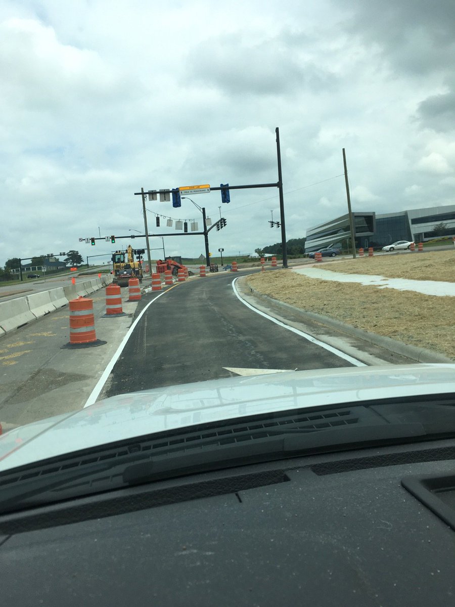 ODOT_Dayton's tweet photo. New continuous right turn lane from Austin Blvd east to SR 741 south now open. Should alleviate backups. Still work in area, use caution. https://t.co/UmFo3P98mz