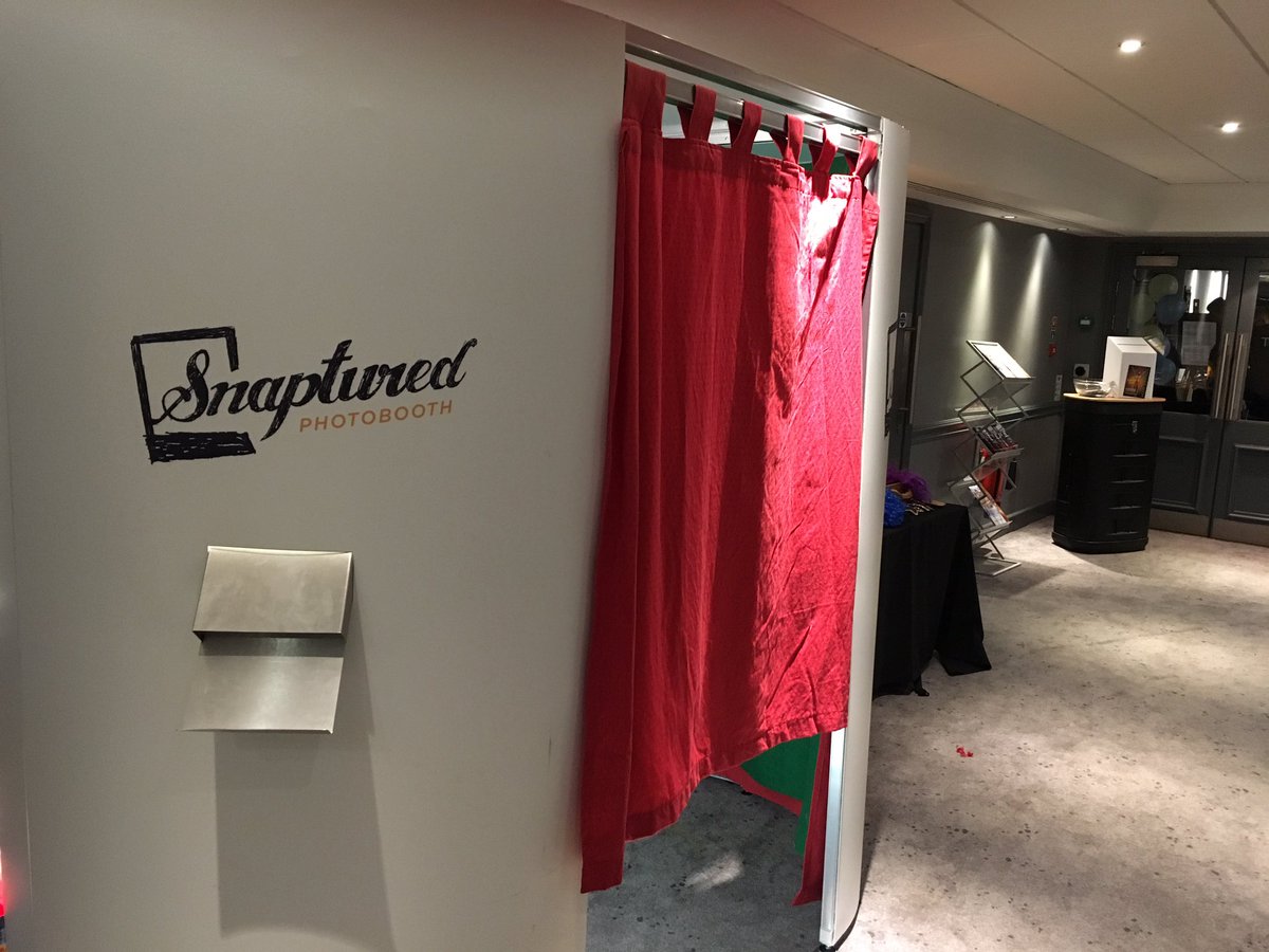 This time #prom with <a href="/LeedsWestWay/">Leeds West Academy</a> <a href="/Village_Hotels/">Village Hotels</a> #NorthLeeds #photobooth #smile #endofyearparty 😎📸🎉