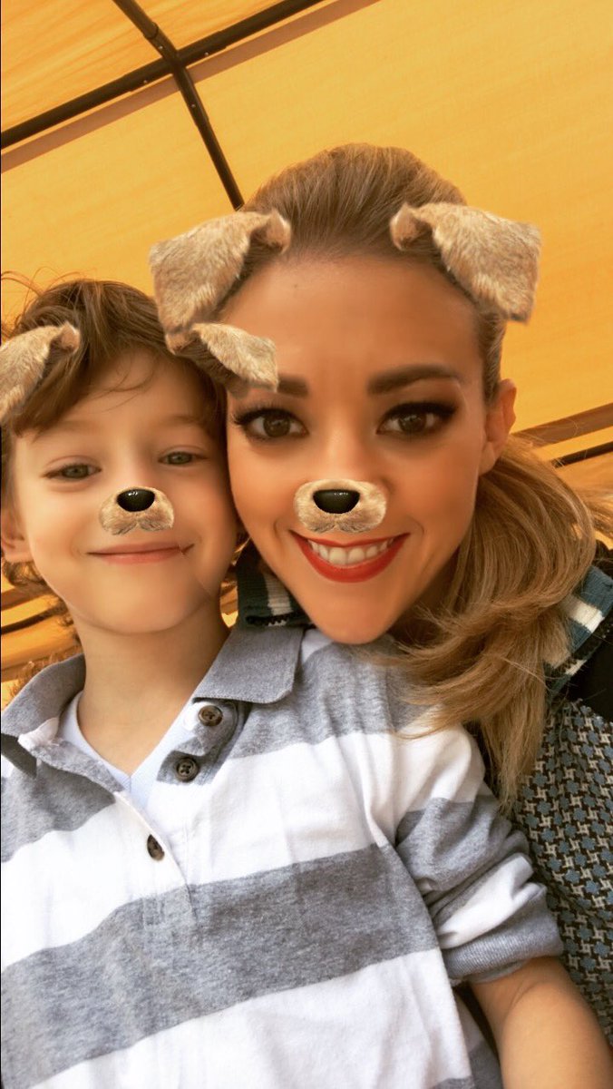 Fernanda Castillo Y Su Hijo