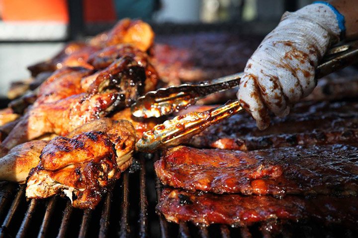 torontodotcom's tweet photo. Bring your stretchy pants #Toronto! @Ribfest_TO kicked off today: https://t.co/ykpBTtnThM https://t.co/KWttkuzAgT