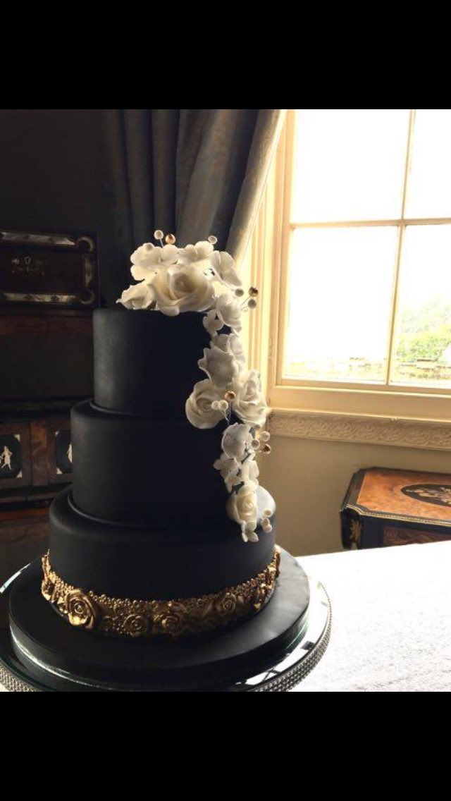 YORKCookerySch's tweet photo. Some of the latest creations by @YORKCakes for weddings at @ripleycastle @SandburnWedding @RipleyWeddings https://t.co/3UfGyXOlyW