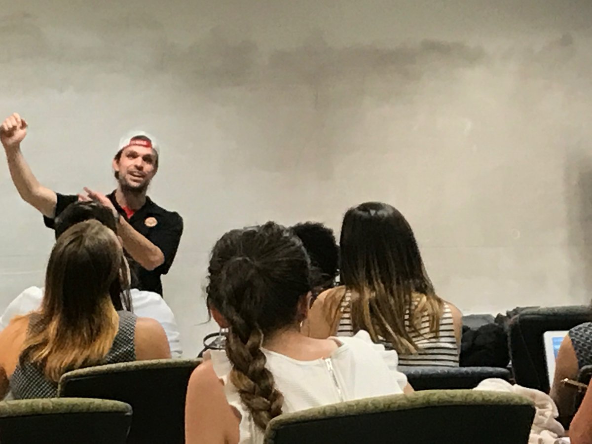 Sean Broaddus with <a href="/BroaddusBurgers/">Broaddus Burgers</a> gives us the juice on driving business for restaurants using social media #SMDayLFT