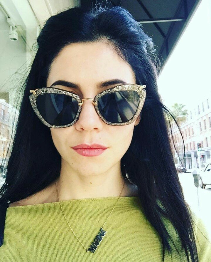 SweetSalvat0re's tweet photo. Marina and The diamonds
-"UY NO PUEDO HACER GYM, ME DUELE LA PRÓSTATA"
- Está llena de EXCUSAS para faltar
-"ESTOY RODEADA DE PELOTUDOS" https://t.co/srb0DIXDvZ