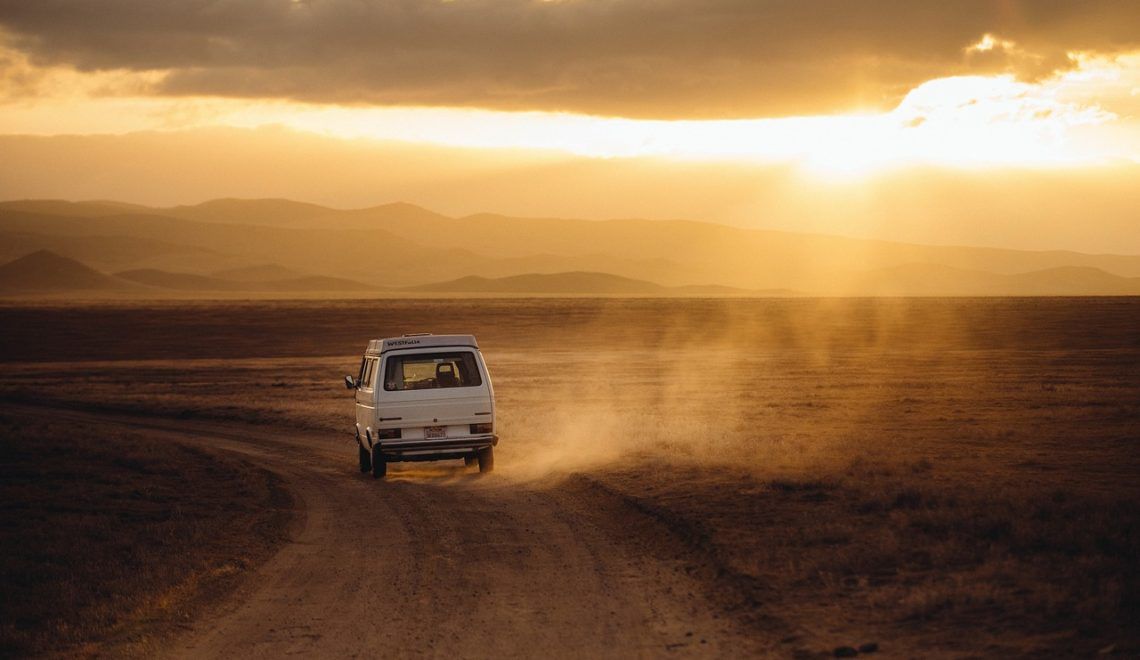 CamperConnect's tweet photo. 10 Reasons to Drop Everything for a Road Trip: https://t.co/MQ4MVl0msr Via @CamperHub: #vanlife #roadtrip #travel #wanderlust #campervan https://t.co/3TKHuGqGuJ