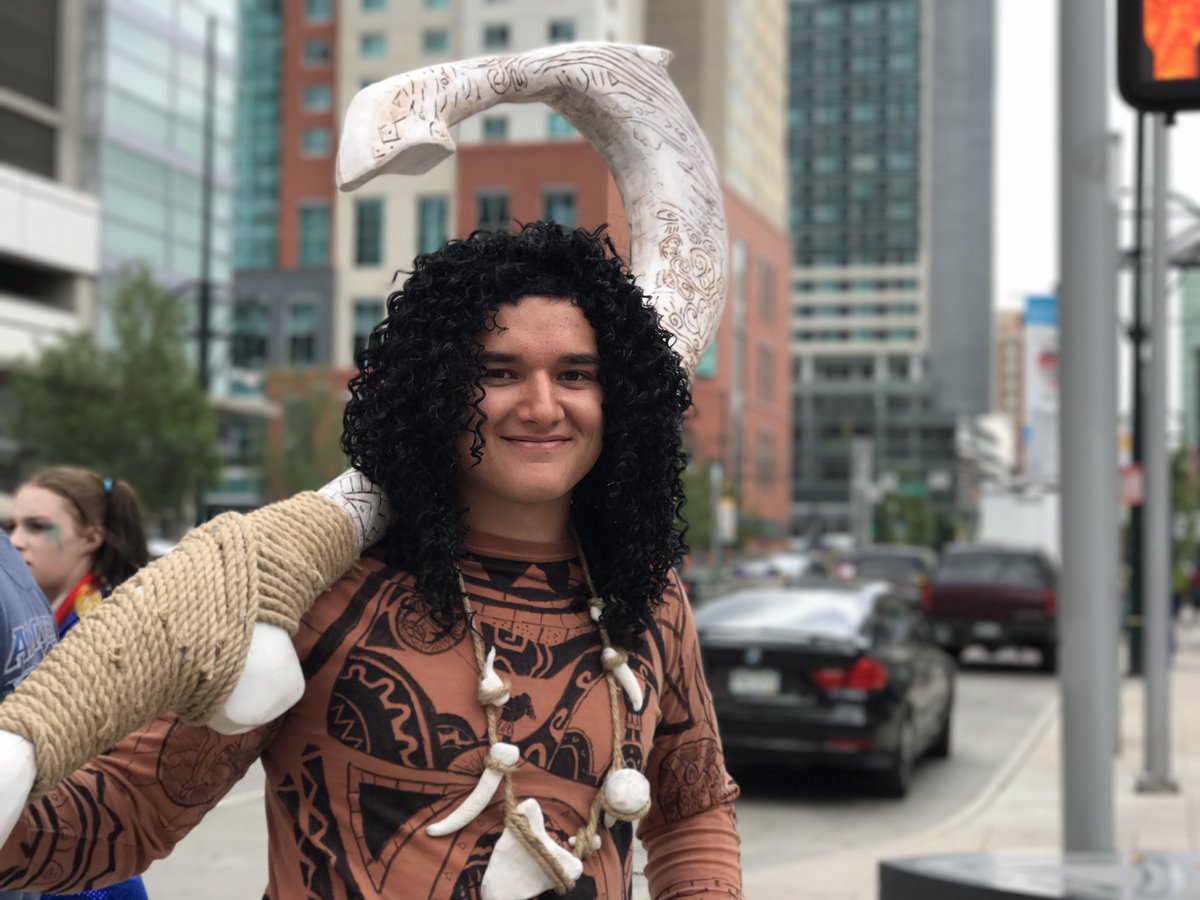 gemr's tweet photo. #Cosplay on Friday at #DenverComicCom is getting off to a great start! If you don't like it bite our shiny metal... well you know. #DCC2017 https://t.co/r8v6KkZNWl