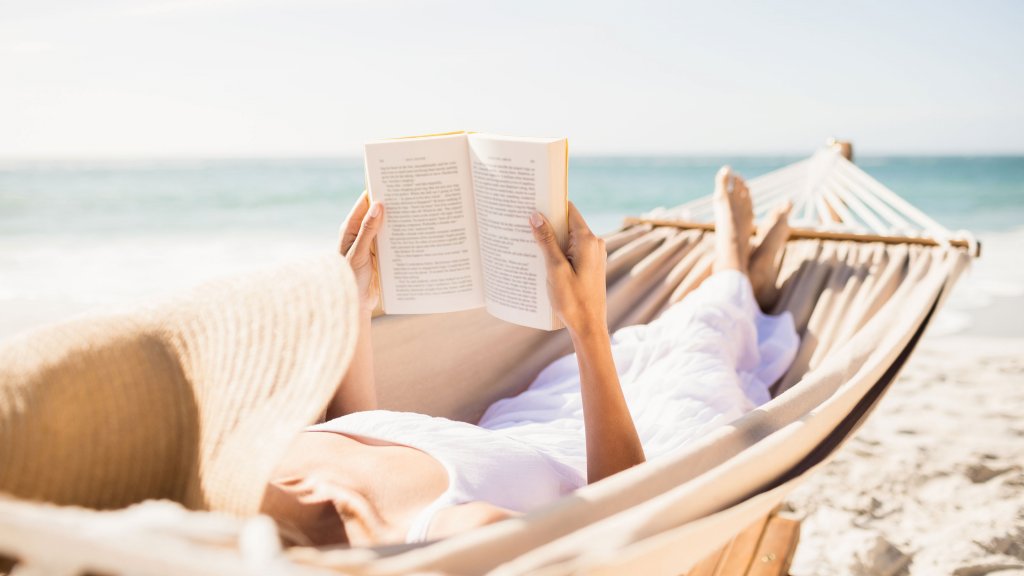 Summer reading to help cultivate your emotional resilience for next year: edut.to/2rnMxoe #litchat #wellness via @artofcoaching1.