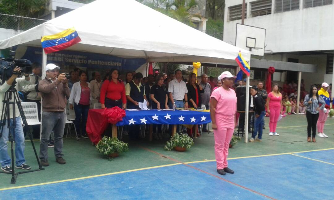 Regioncapital3's tweet photo. INOF Acto de la semana de la Mujer con la presencia de la Min. @mirelct @mppsp_dgai @Blancoliceth @YipsiH @mspenitenciario @ler1972 https://t.co/fEuYonAusy