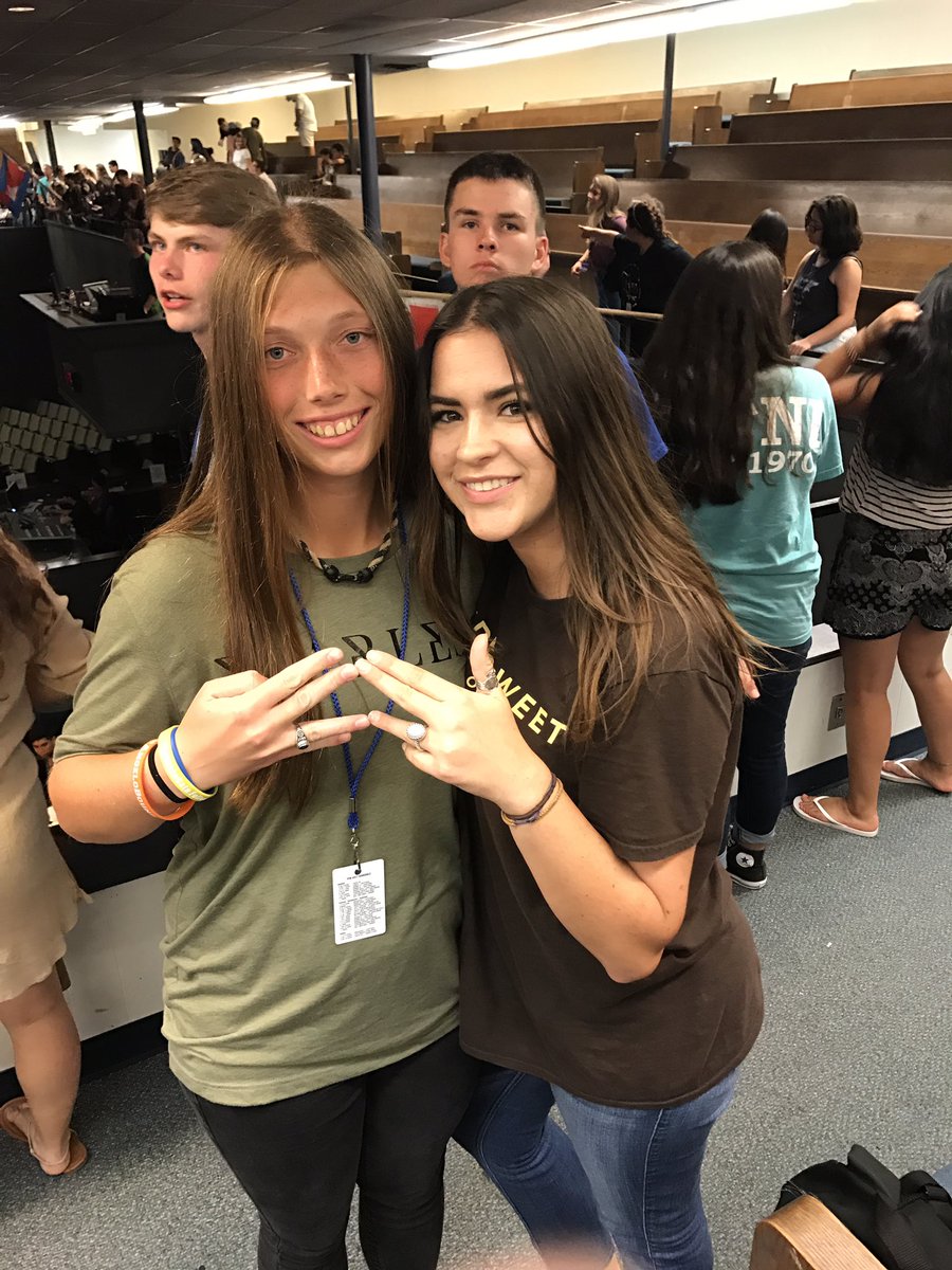 kaitlynsporisky's tweet photo. Last year to this year! Thankful for this amazing leader that poured into my life last summer! It was great seeing you yesterday! #bzlfam https://t.co/MLEo3efD4i