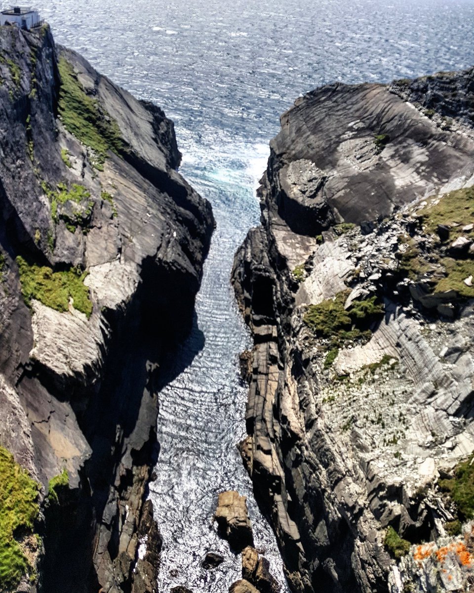IrelandPlanner's tweet photo. Mizen Head dressed up for me today ☘💚 #cork #ireland https://t.co/m8TeAGtVrD