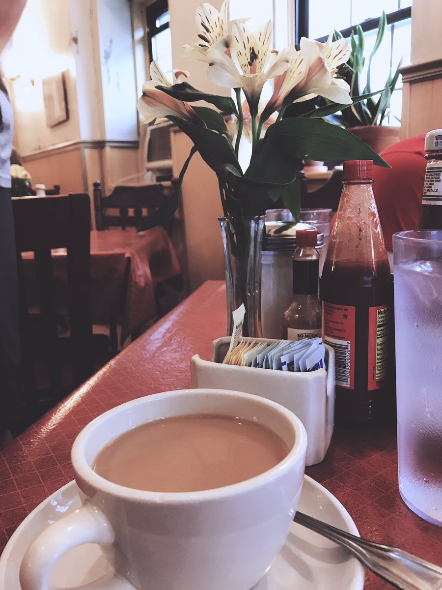 eggonroad's tweet photo. Enjoying a coffee after work and welcome to weekend 🙆🏻🙆🏻 #SweetMaple #Chicago #Relaxing https://t.co/CW8RdwdAoS