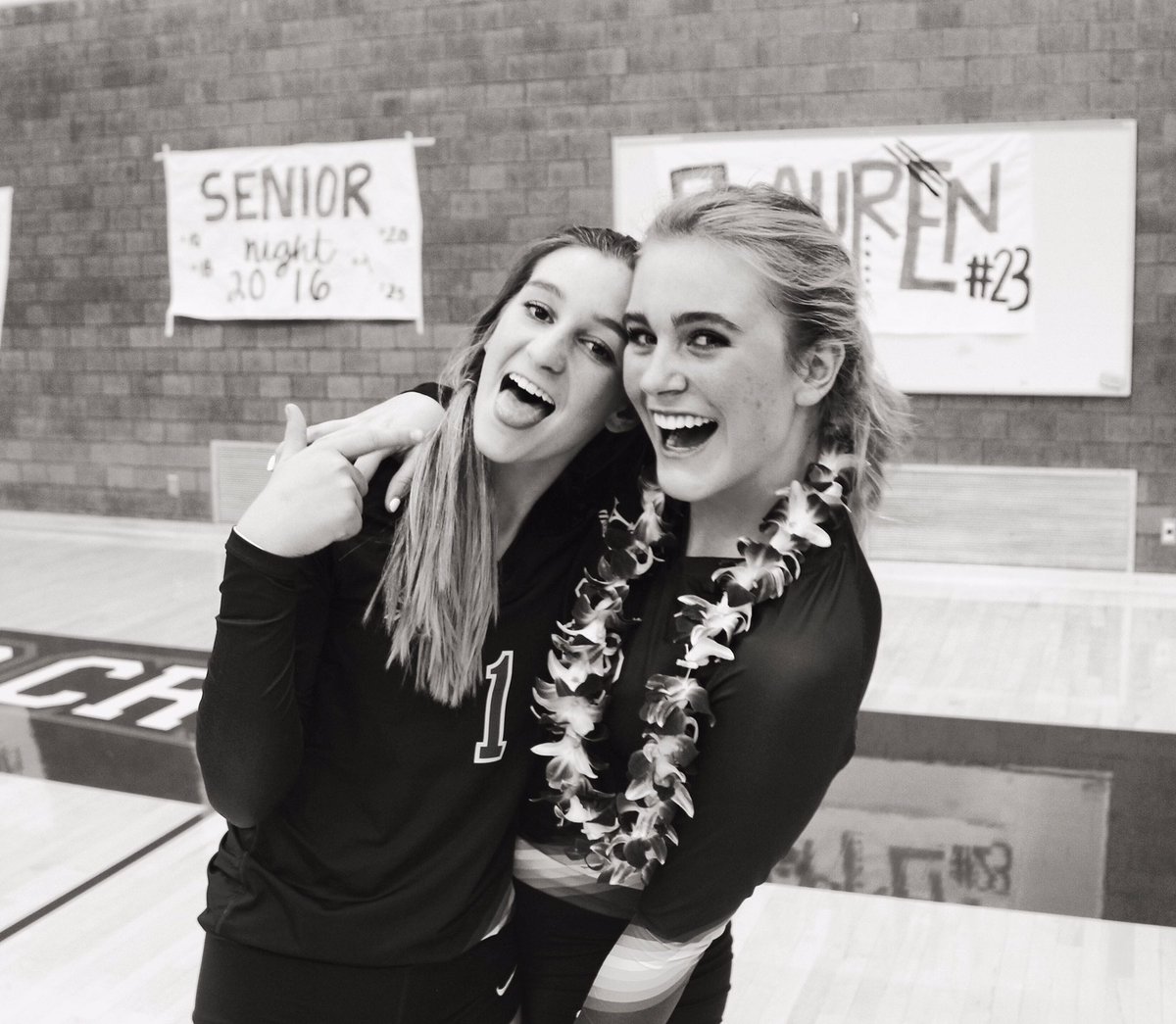 lauren_short32's tweet photo. HAPPY BDAY TO MY BFF #handinfoot #djj #scolies #surfergirl #hawkaye #stay #dater #driver #cakehead #exbro #gia #byui #heatherjustsnappedme https://t.co/UgSDeAbt16