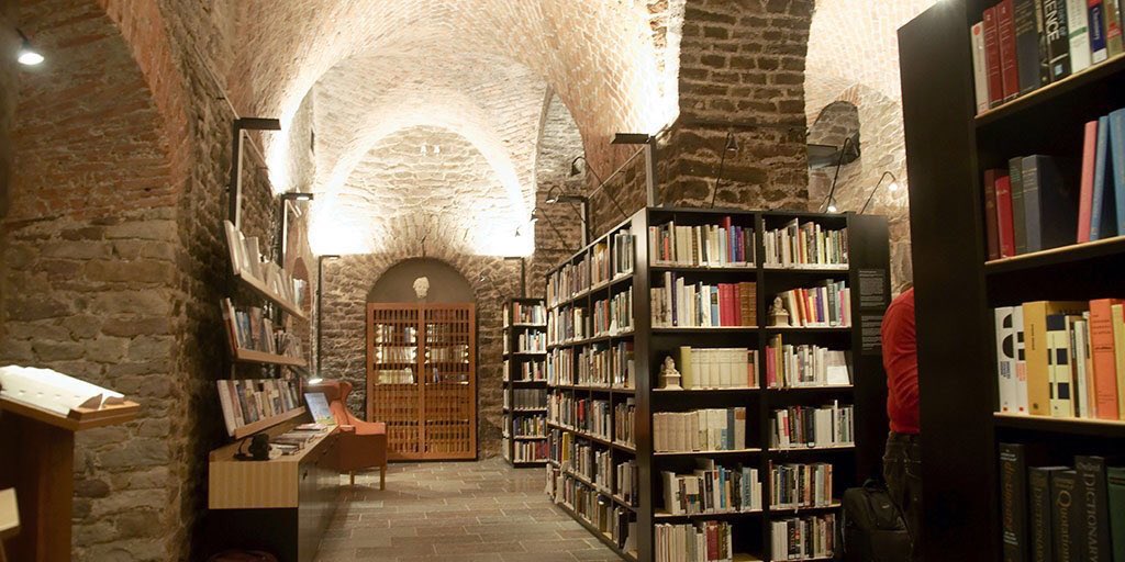 pretourguide's tweet photo. #Nobel_Museum 🏛 devoted to circulate information on the #Nobel_Prize from 1901 to #present and the life of the #founder #Alfred_Nobel 🇸🇪❤️ https://t.co/iKlHF3FEh2