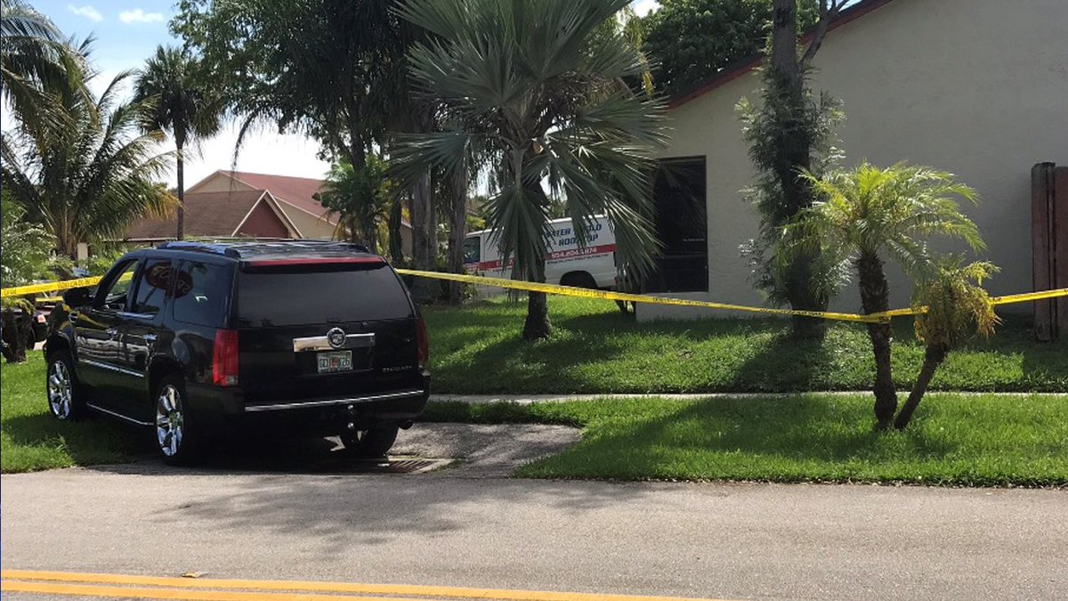 #UPDATE 2-year-old found unresponsive in Lauderhill pool has died bit.ly/2tuHiXA https://t.co/9t7ysRelug