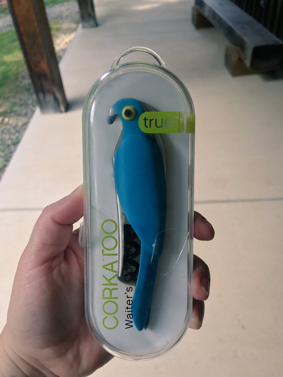 sky_lepidus's tweet image. This is my corkscrew, I&apos;ve had it for years and it goes everywhere with me, even though it&apos;s clearly a macaw. #biologistproblems