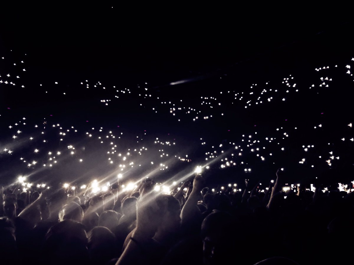 DoryusenRyuuka's tweet photo. @linkinpark
#lightsforLP #linkinpark #linkinparktour #onemorelightworldtour2017 #onemorelight #ziggodome #amsterdam https://t.co/5jZLxhDMyE