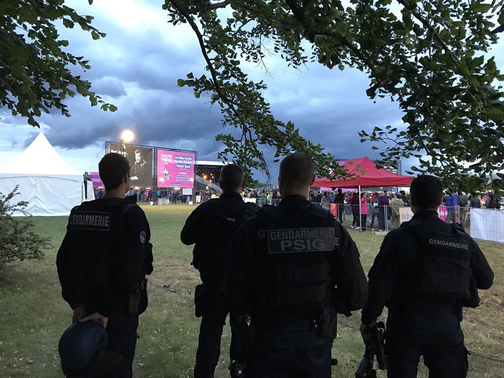 flgguillaume's tweet image. #printempsdeperouges #festival H-30mn avant début Concert Manu Chao @Gendarmerie #Ain veille sur vous