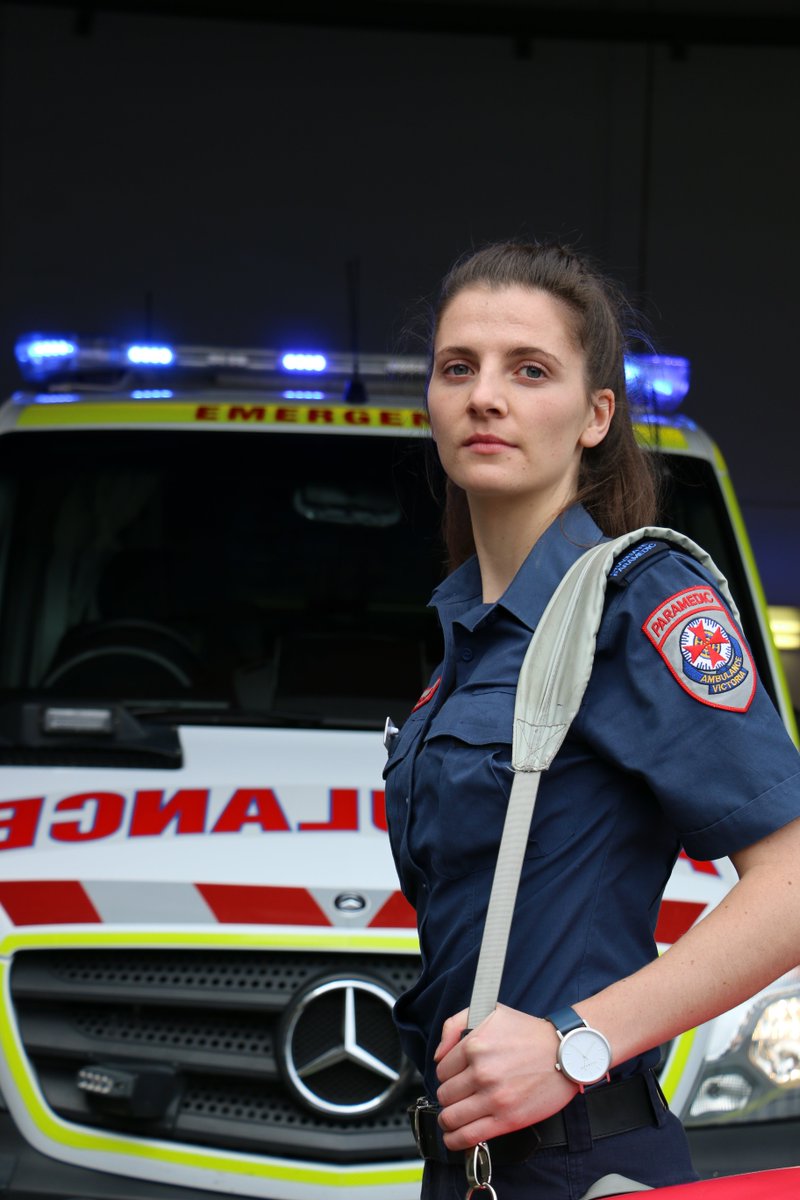 VicRoads's tweet image. New road rule: if you see red&amp;amp;blue or purple lights on emergency &amp;amp; law enforcement vehicles, you must pass at 40. vicroads.vic.gov.au/safety-and-roa…