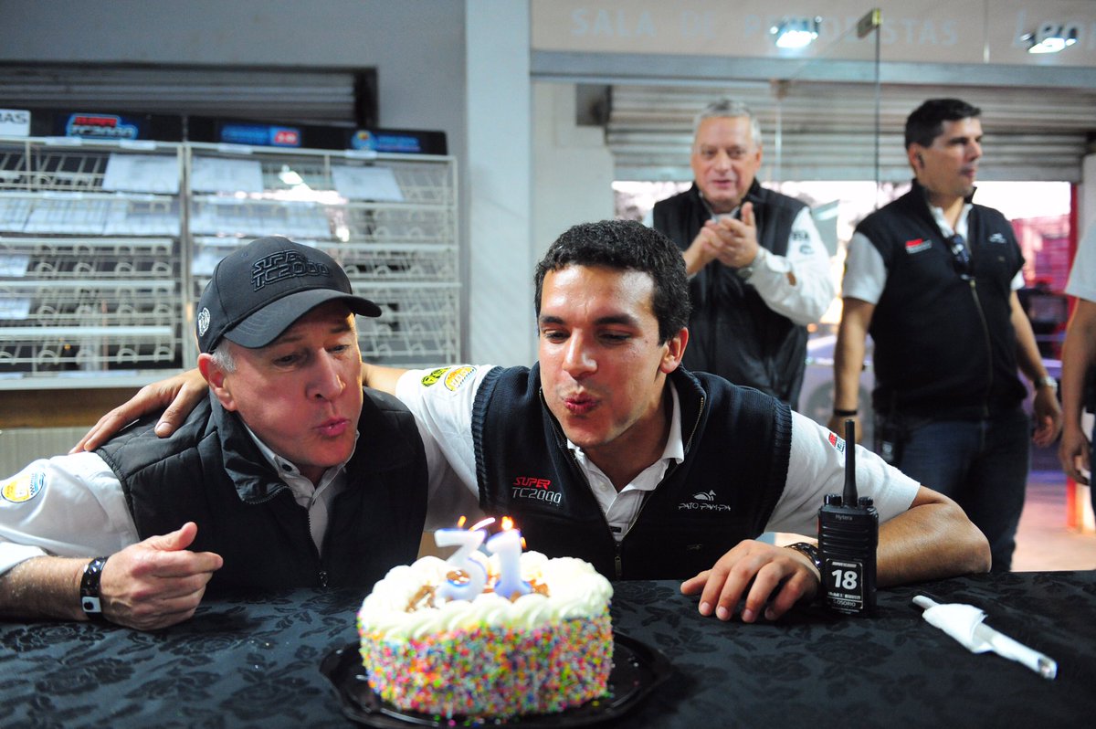 PhotoMarioQ's tweet photo. Festejo X 2 cumpleaños de @JSantiagoOsorio y Alberto "El Pelado" Bruno @SuperTC2000 https://t.co/CMVW0tGqNr