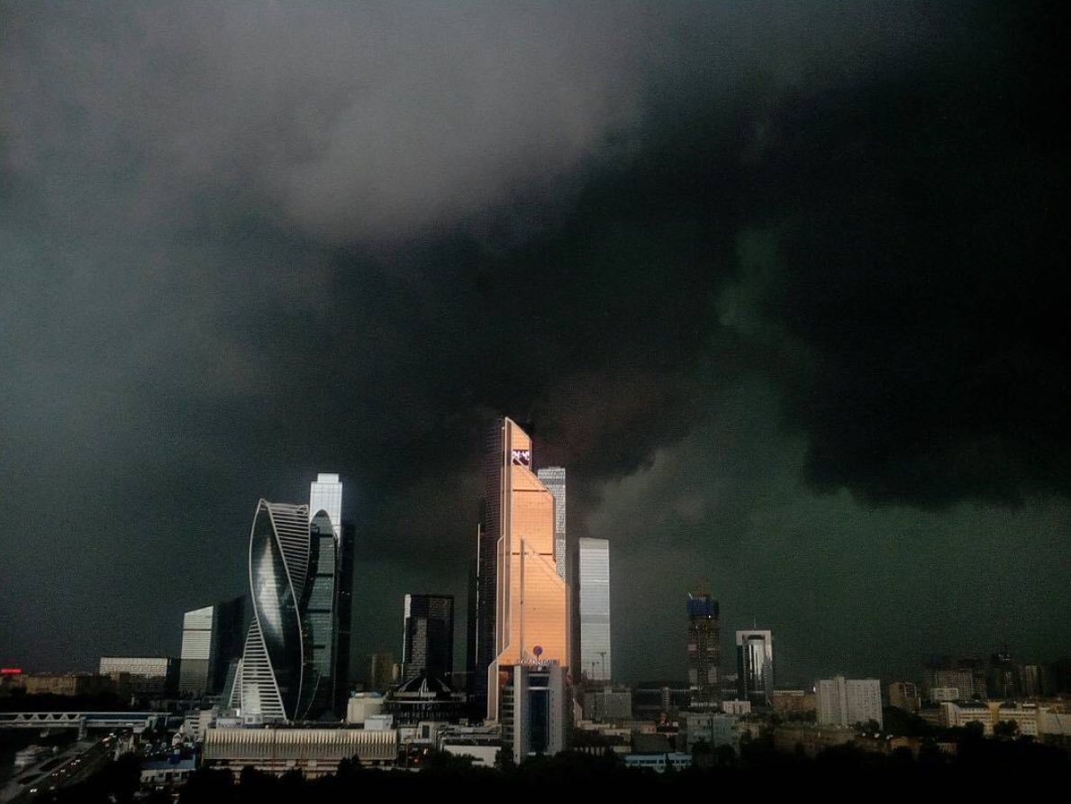 Буря в москве 2017. Смерч в москве 2020. Смерч в новосибирске. Через сколько начнется ураган. Через сколько начнется ураган.