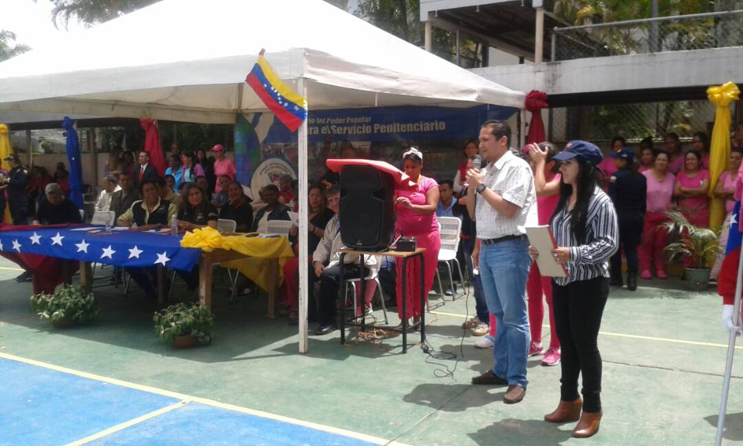 Regioncapital3's tweet photo. #Hoy INOF entrega de tarjetas de la Gran Misión Hogares de la Patria a privadas de libertad #SomosVenezuela @mirelct @Blancoliceth @YipsiH https://t.co/PvBS6hrq7U