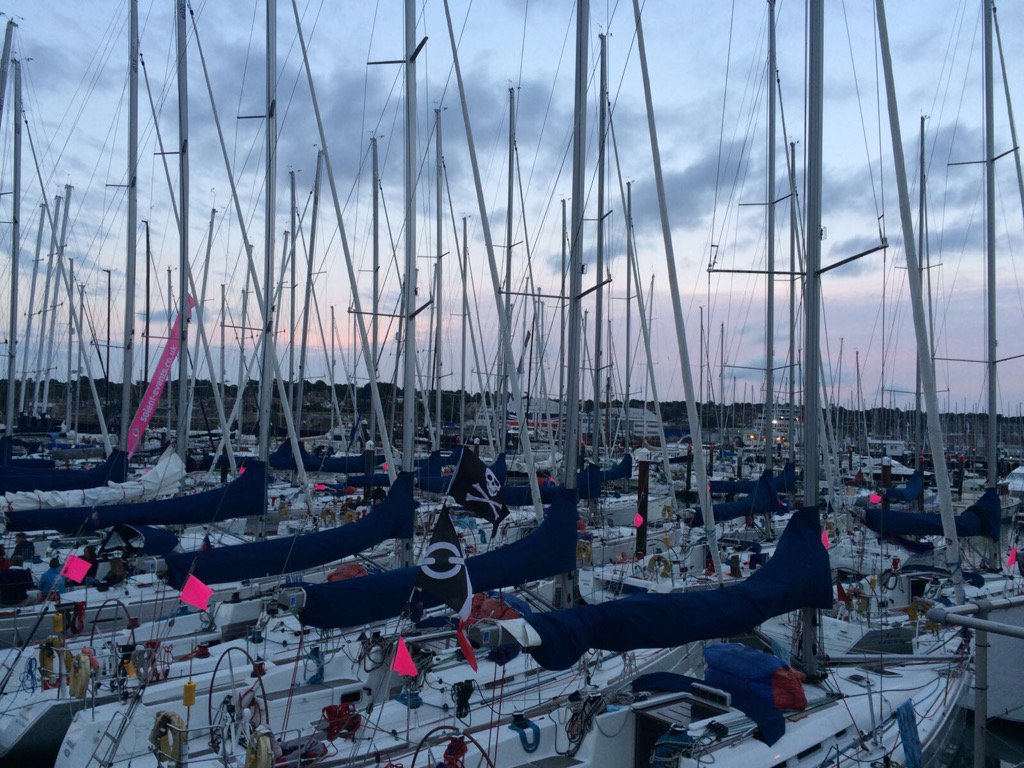 enriconanni's tweet photo. #Cowes #ROI #ROI2017 @RoundtheIsland https://t.co/nS01Aqikl8