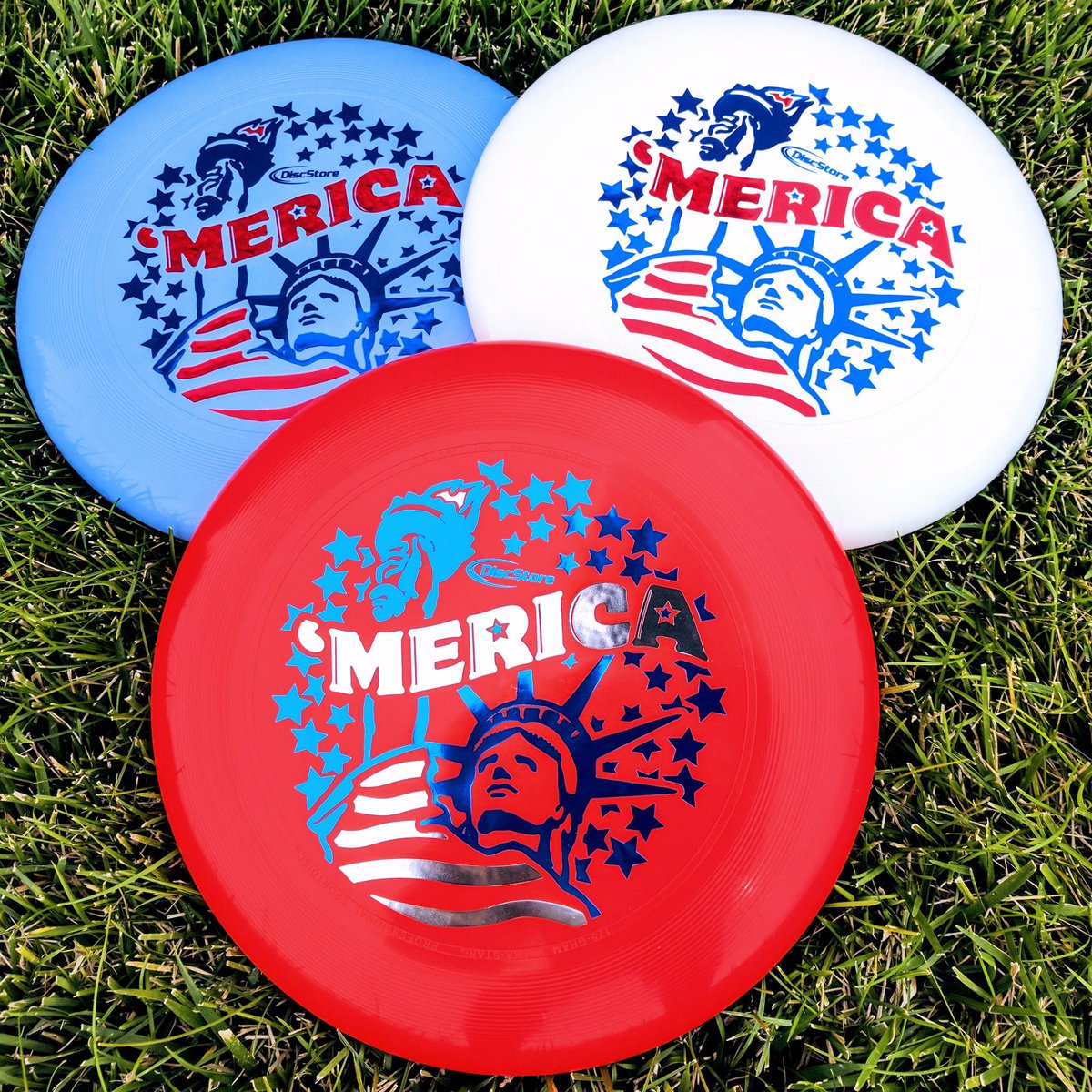 DiscStore's tweet image. It's Freebie Friday! RT and Follow for a chance to win our new disc in red, white, or blue! Also available at discstore.com/ultimate-frisb…