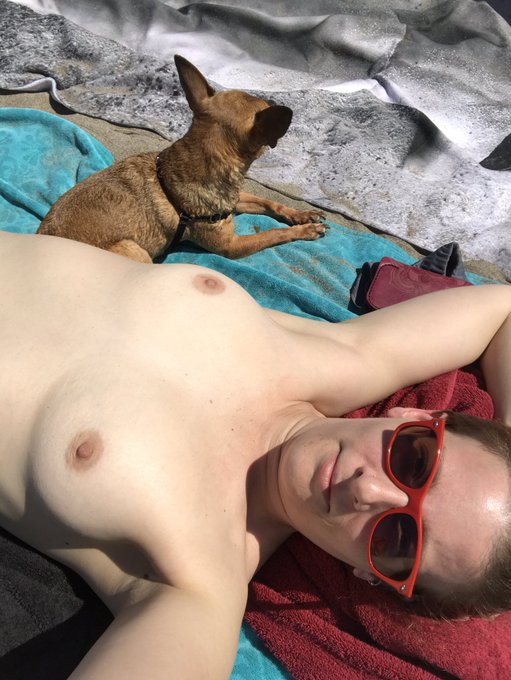 Short day at work. Beach time. Working on the paleness with the help of spf 50. https://t.co/W2frRmX<a href="/tag/lazy"class="tags"><span>#lazy</span></a><a href="/tag/bedday"class="tags"><span>#bedday</span></a>