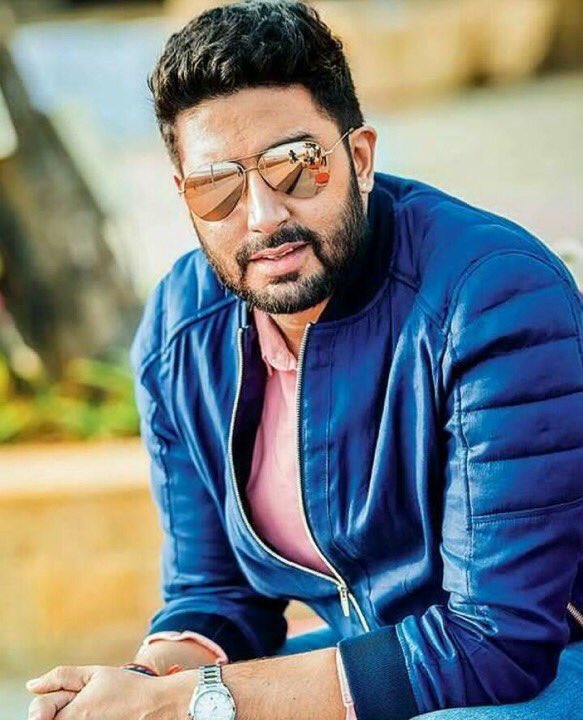 AishwaryaNet's tweet photo. Congrats @juniorbachchan on #17YearsOfAB from @AishwaryaNet #AbhishekBachchan https://t.co/XuY1gs8kyx