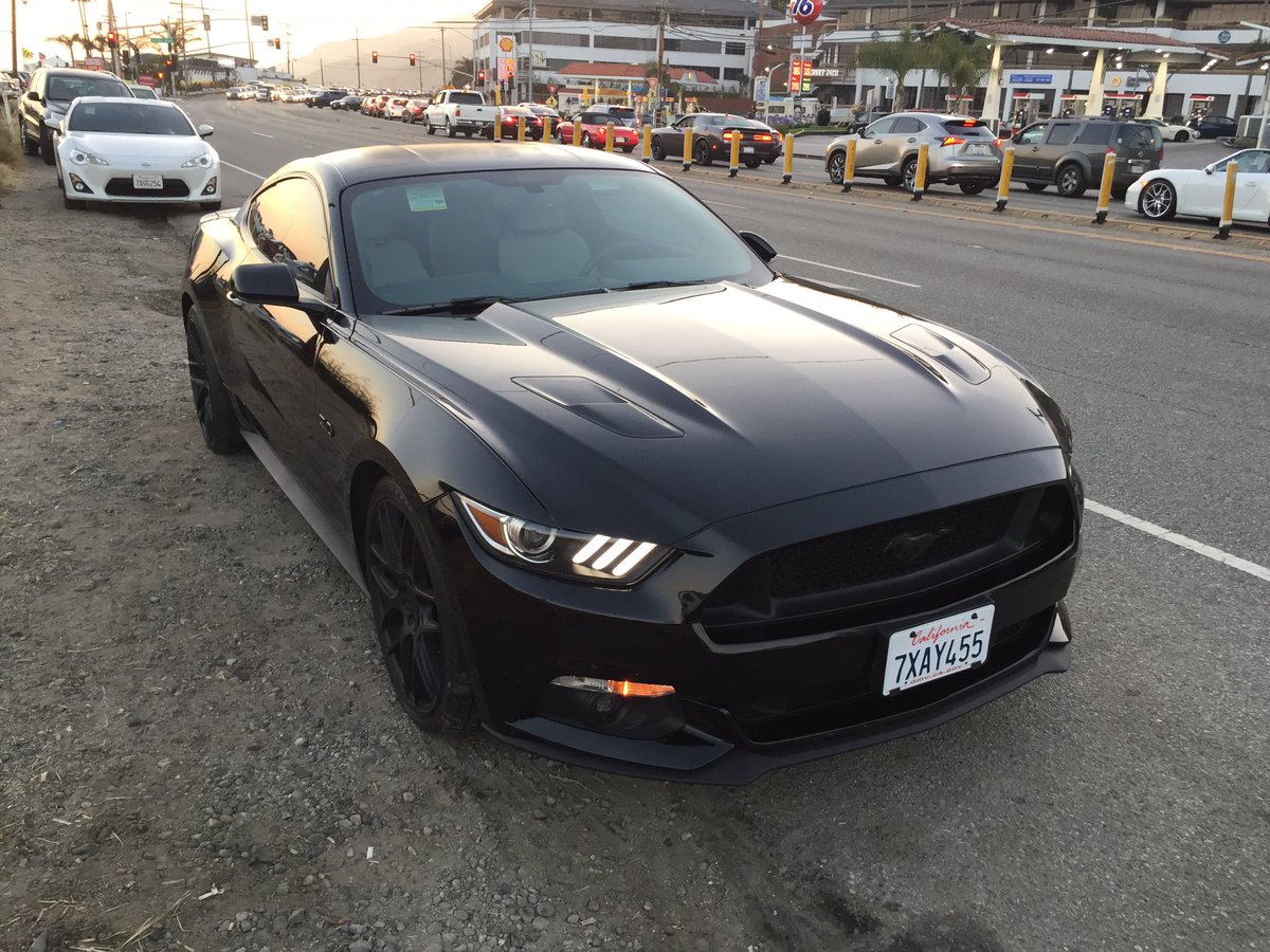 FastPrettyMag's tweet photo. Meet Trixie! Fast &amp; Pretty's eZine car. Stock '15 #MustangGT, 6-speed manual. Stay tuned. Mod blog up soon! https://t.co/Ku3H8r31qu